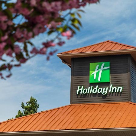 Holiday Inn Victoria - Elk Lake By Ihg Saanich Exterior photo