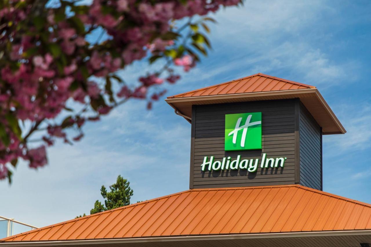 Holiday Inn Victoria - Elk Lake By Ihg Saanich Exterior photo