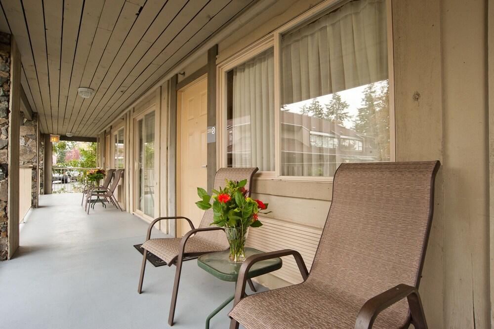 Holiday Inn Victoria - Elk Lake By Ihg Saanich Exterior photo